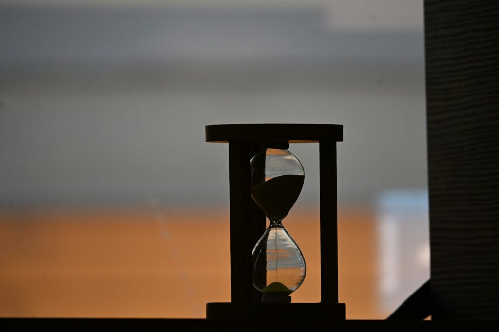 Hourglass representing the SOX whistleblower deadline