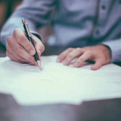 Подписание документов - незаконное увольнение в Калифорнии Подписание документов - незаконное увольнение в Калифорнии